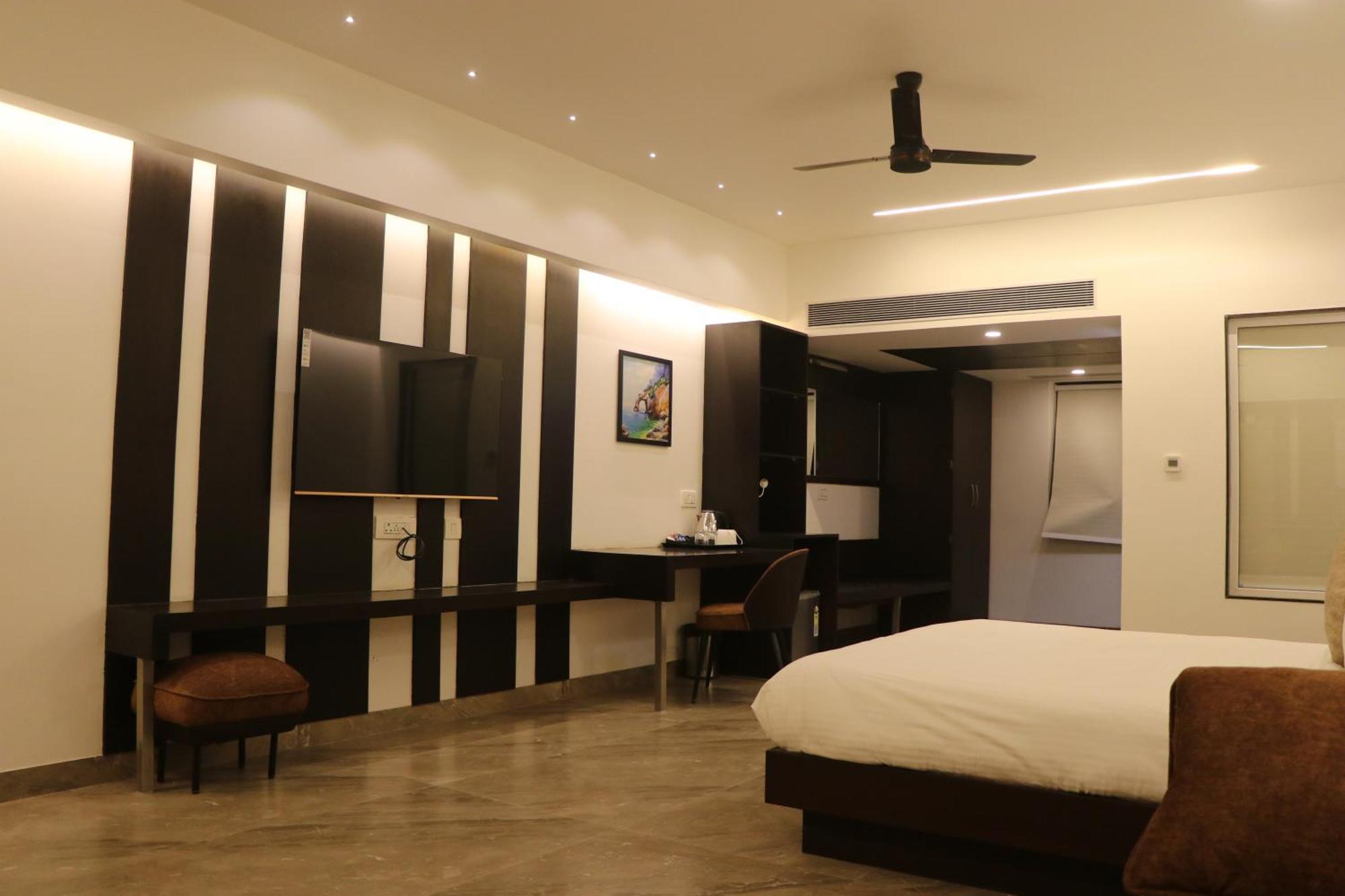 Hotel Kadamb Tree Jabalpur Exterior photo
