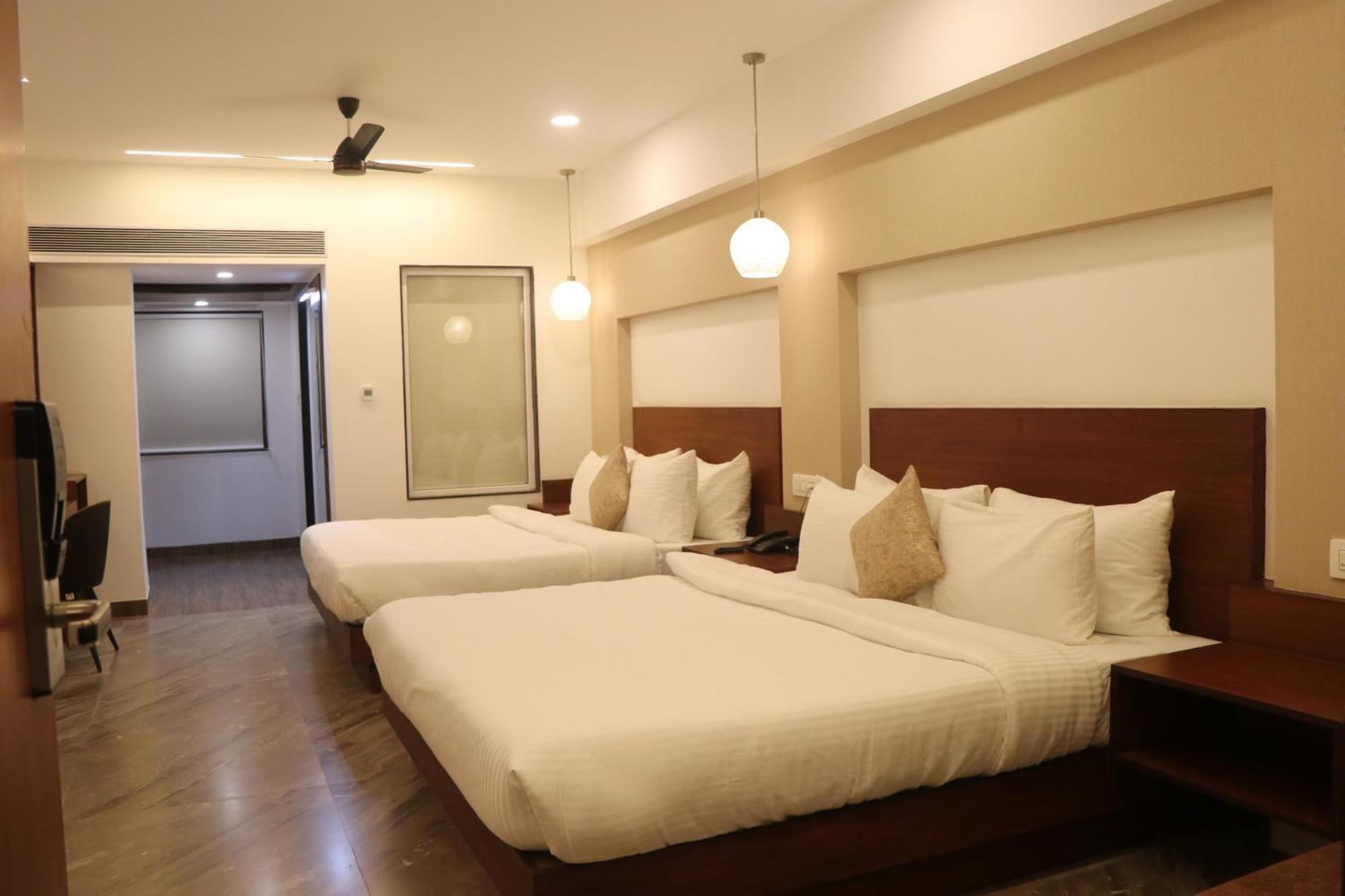 Hotel Kadamb Tree Jabalpur Exterior photo