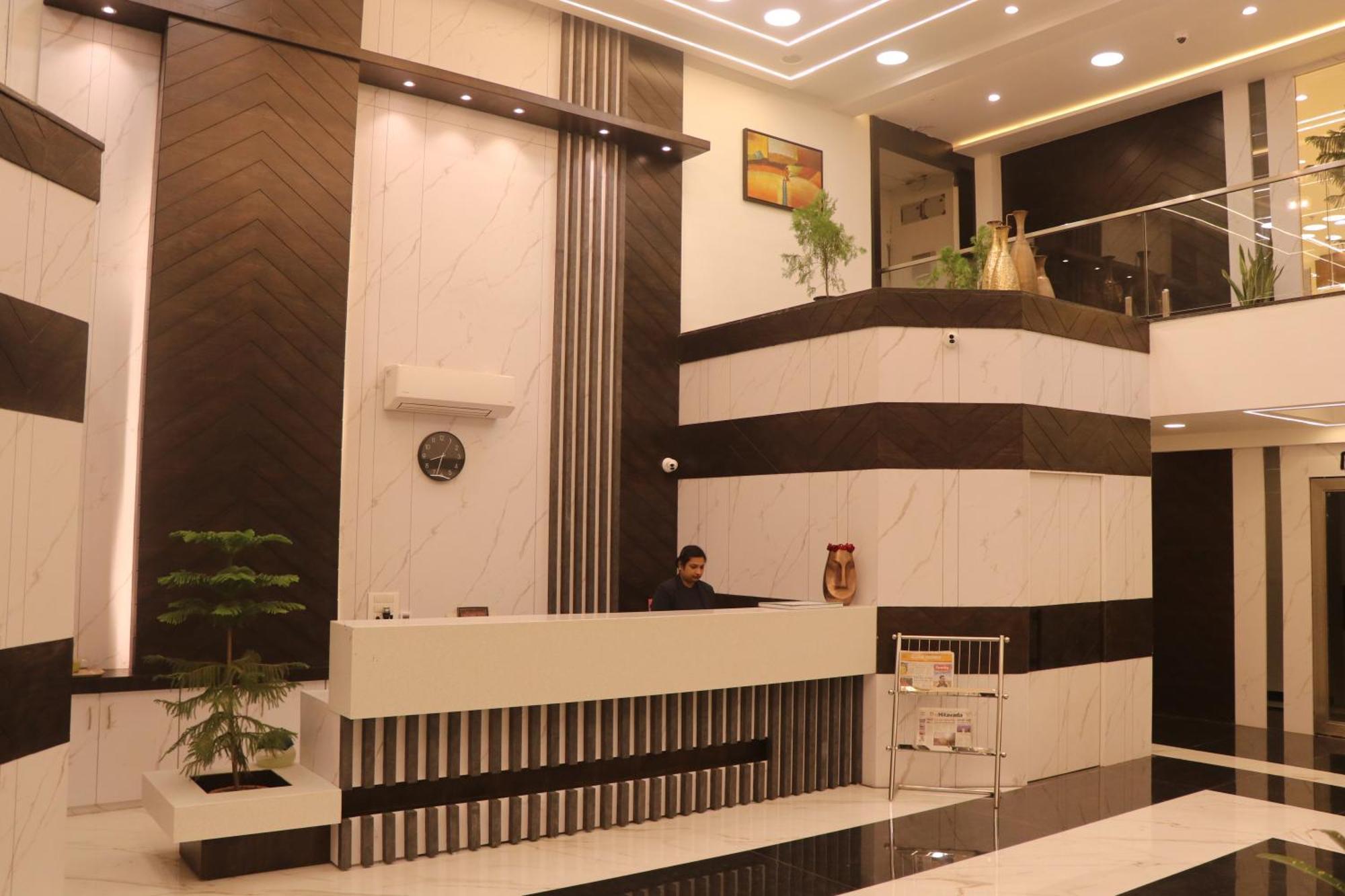 Hotel Kadamb Tree Jabalpur Exterior photo